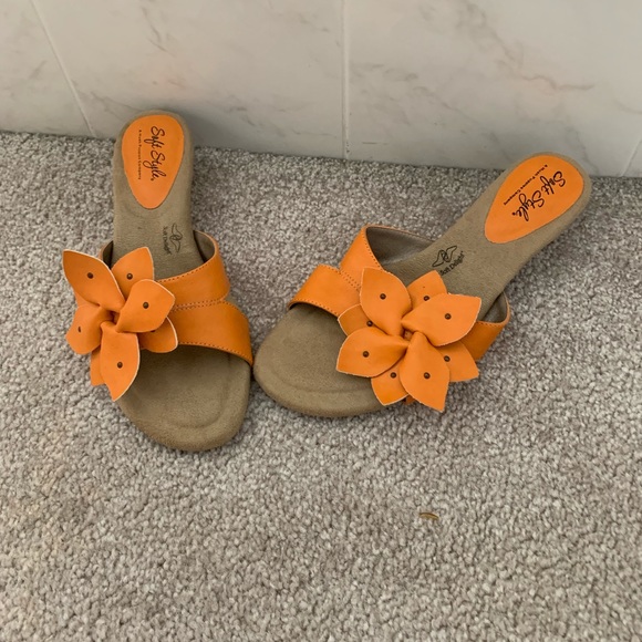 🎉HP🎉NWOT Women’s Super Cute Sandals🎉 - Picture 3 of 8